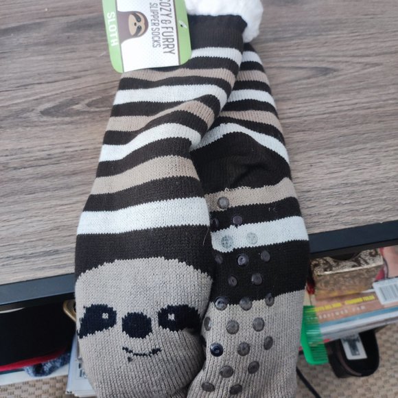 Sloth Cozy & Furry Slipper Socks Ladies size 6-8 - Picture 1 of 4